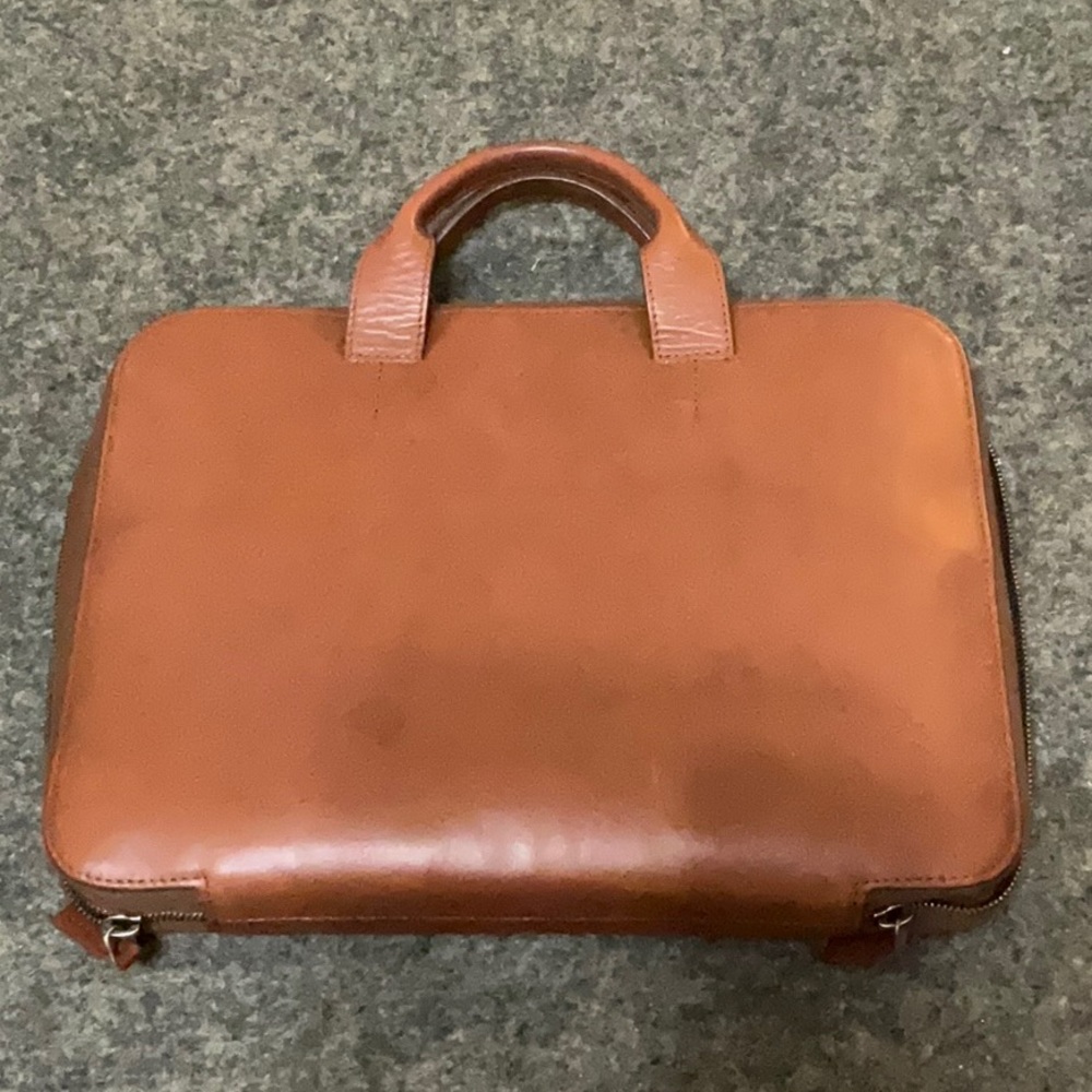 This is Ground laptop briefcase in caramel brown discontinued